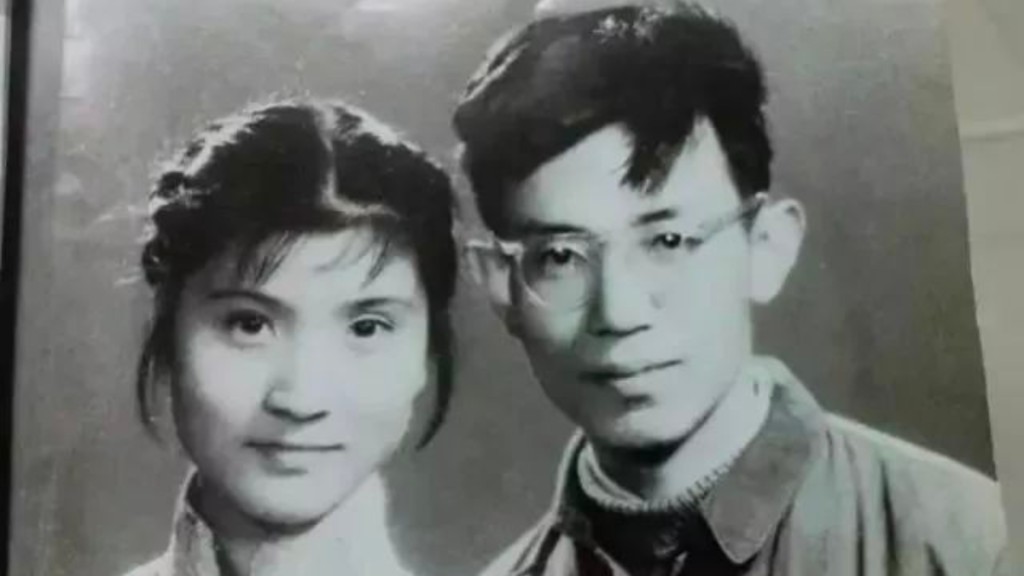 李泽厚与妻子合照。