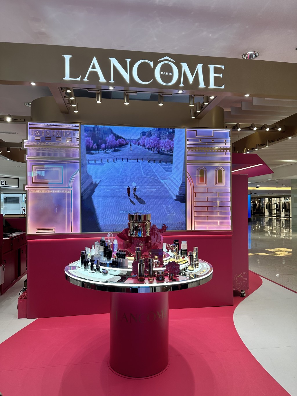 重點推介大家入手品牌王牌產品菁純臻顏奢護面霜，以及GÉNIFIQUE 煥活修護精華，讓肌膚煥然一新。