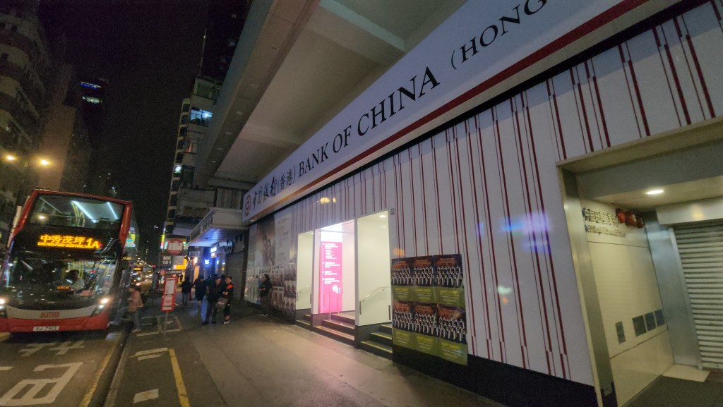 旺角男子櫃員機存款時遇劫 遭搶去5萬元現金 警追查賊人下落