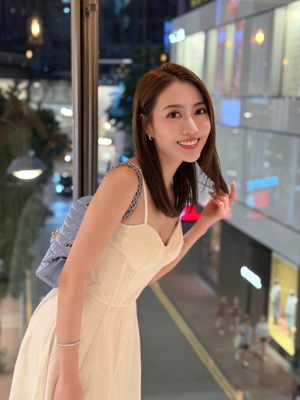 阮嘉敏上載短髮新形象美圖。 阮嘉敏上載短髮新形象美圖。