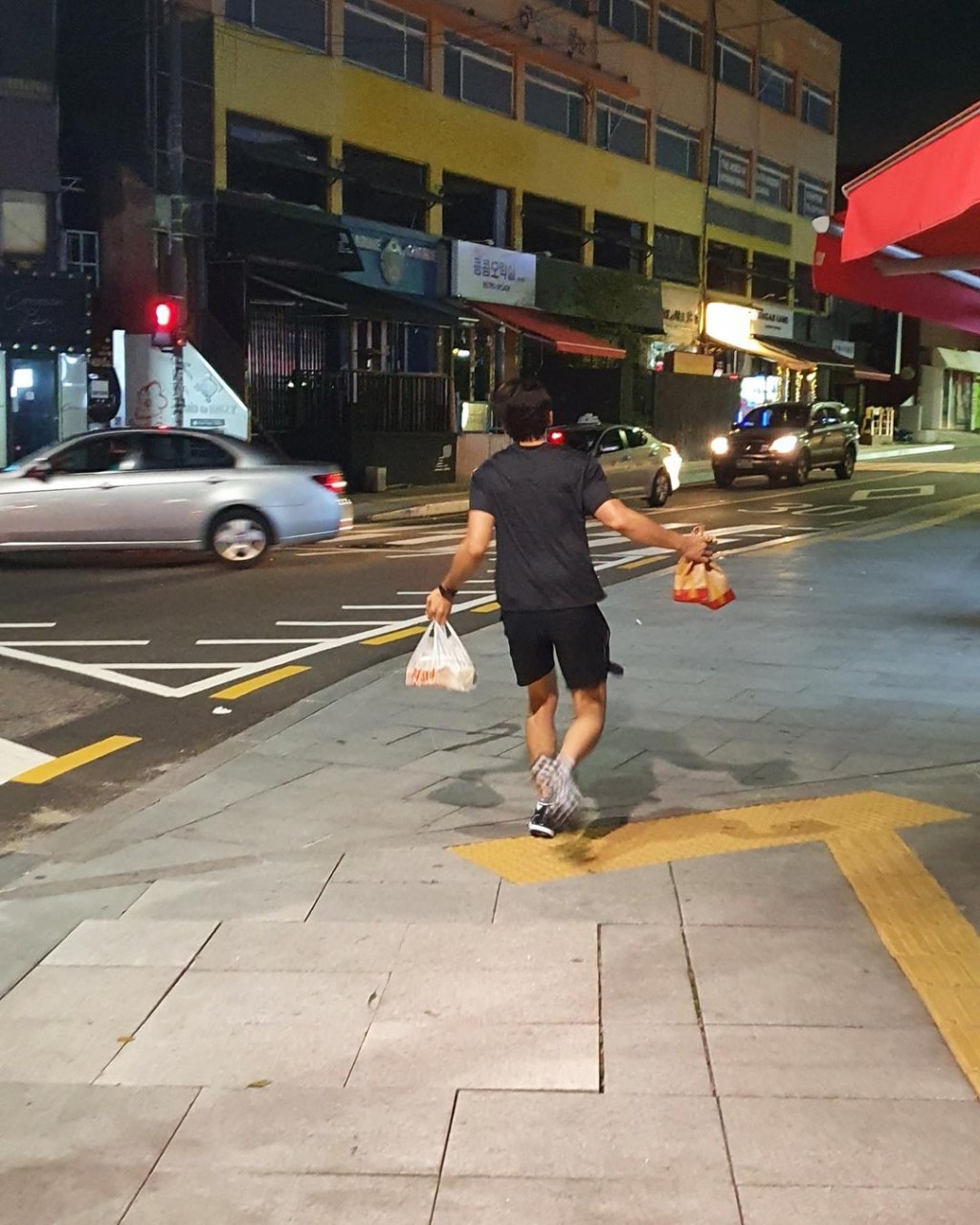 睇相都感受到他的興奮。