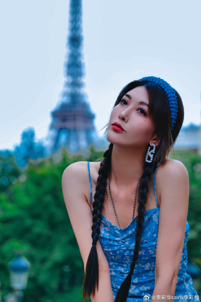 李彩華早前晒出遊巴黎的照片。