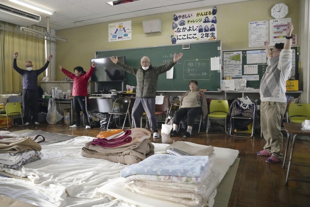 珠洲市一间学校举行地震疏散演习。美联社
