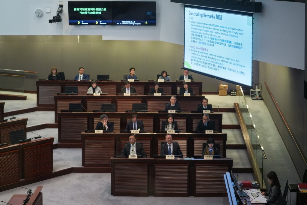 律政司的整體策略旨在維護香港的法治，並鞏固和加強香港作為國際法律及爭議解決服務中心的地位。