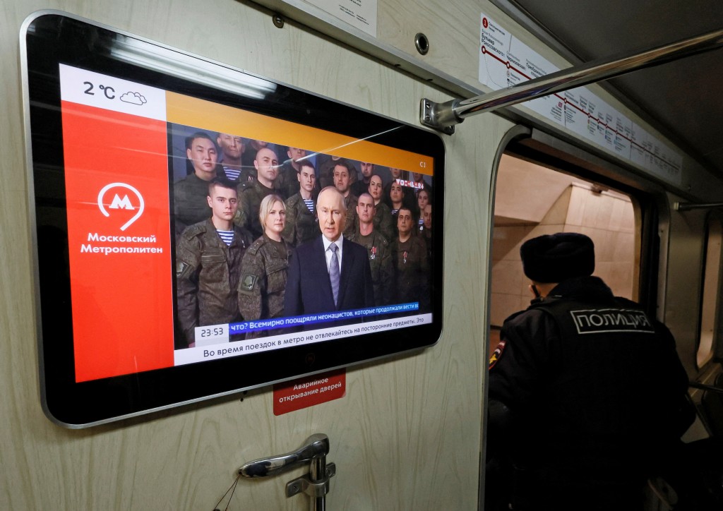 俄罗斯国营电视台播出普京的新年讲话影片。路透社