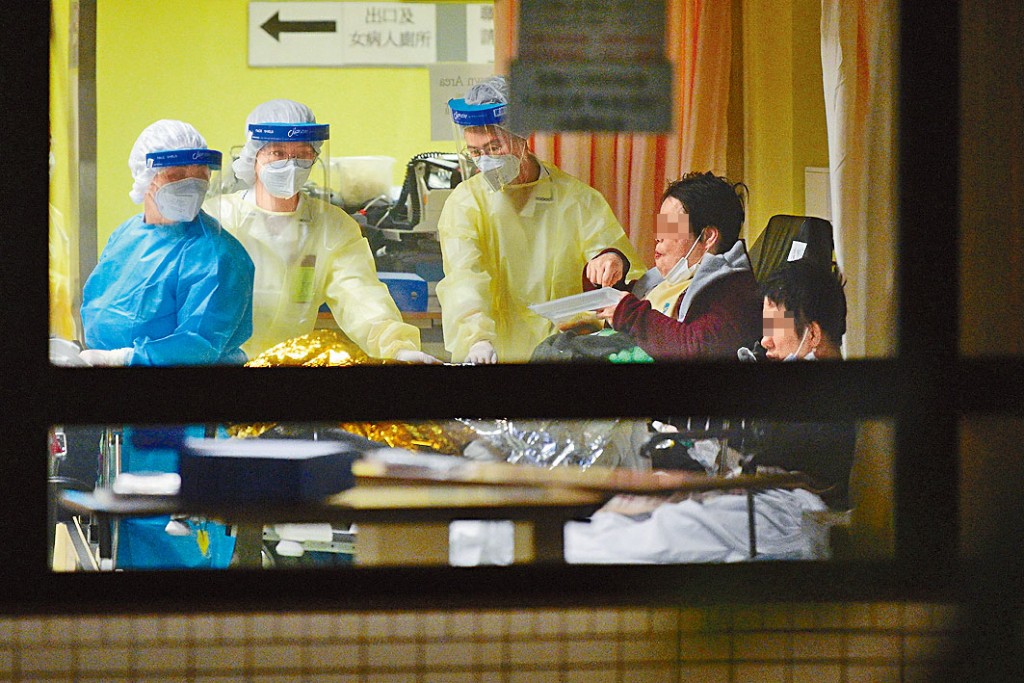 醫管局研仿效內地做法，公院部分重要醫護實施閉環管理。