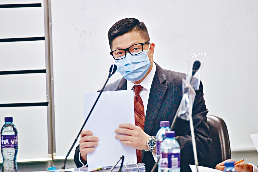 警務處處長鄧炳強昨出席元朗區議會會議。