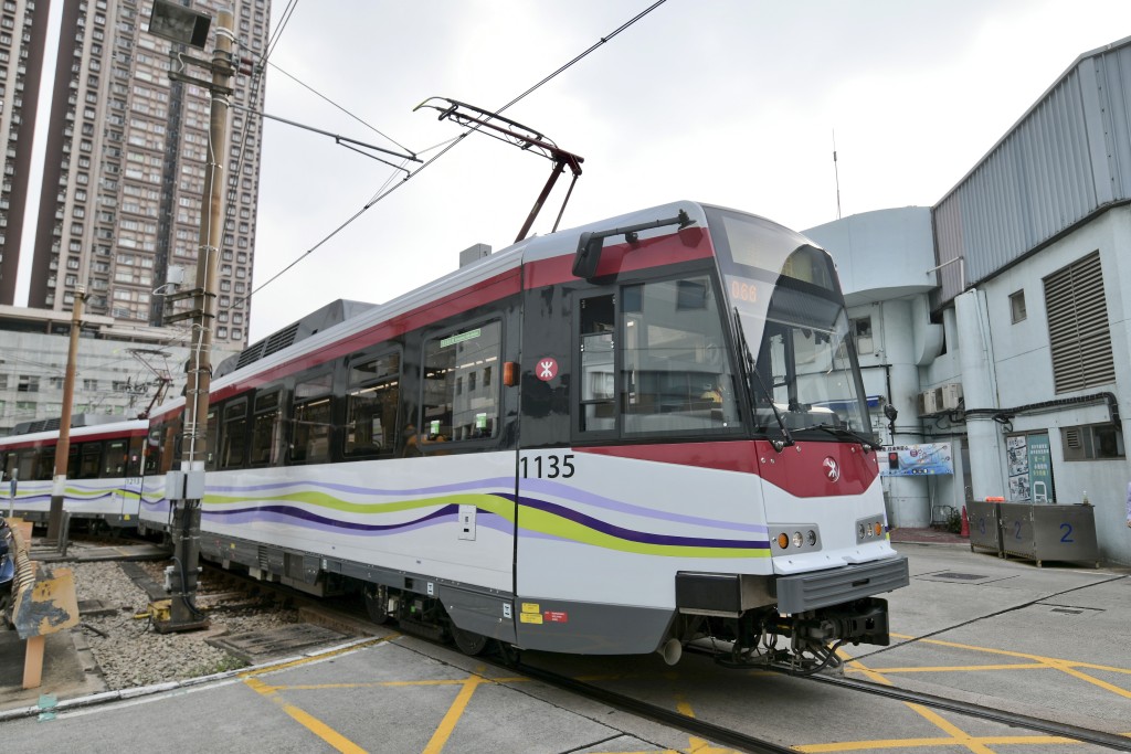 首批五期輕鐵於2019年運抵香港。資料圖片