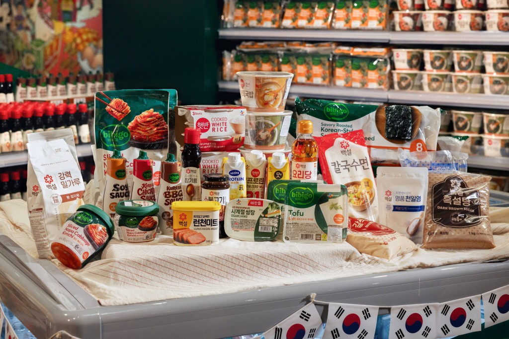 9月4日至17日期間,顧客可於惠康及Market Place舉辦的「韓國食品節」選購CJ Foods旗下產品。 9月4日至17日期間,顧客可於惠康及Market Place舉辦的「韓國食品節」選購CJ Foods旗下產品。
