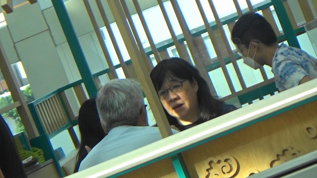 唔知杜之克呻緊乜，聽到Sandy面有難色。