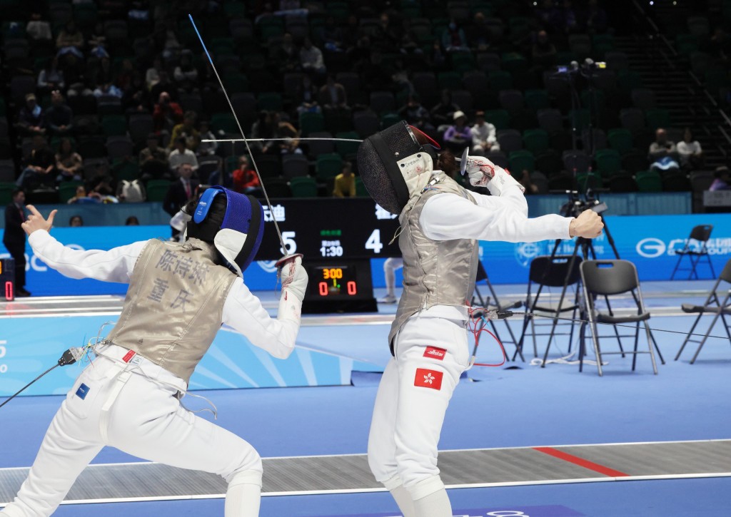 鄭曉為(右)不滿自己的發揮。徐嘉華攝 鄭曉為(右)不滿自己的發揮。徐嘉華攝