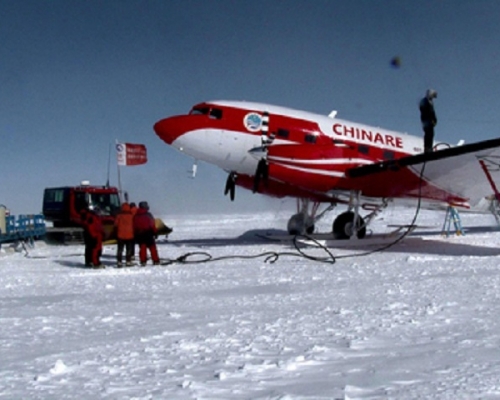 圖為中國在南極投用的雪鷹601號飛機。(取自中國國家海洋局官網)