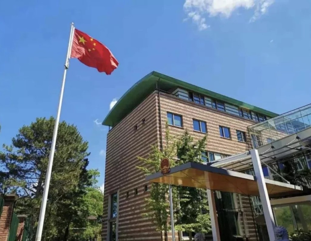 中國駐荷蘭使館回應稱中方對此堅決反對。