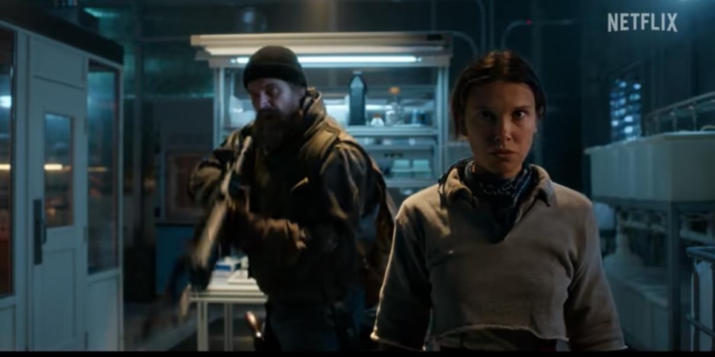 Millie在拍攝《怪奇物語5》時，全程有人陪在身邊，劇中不乏她與David合作的戲份。