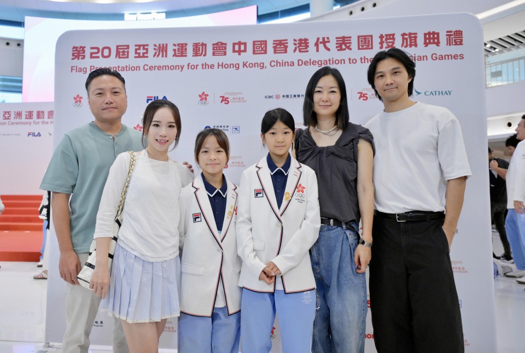 Kamus(左4)早前出席港隊亞運代表團記者會,是今屆最年輕代表之一。(圖片來源:星島新聞圖片庫) Kamus(左4)早前出席港隊亞運代表團記者會,是今屆最年輕代表之一。(圖片來源:星島新聞圖片庫)