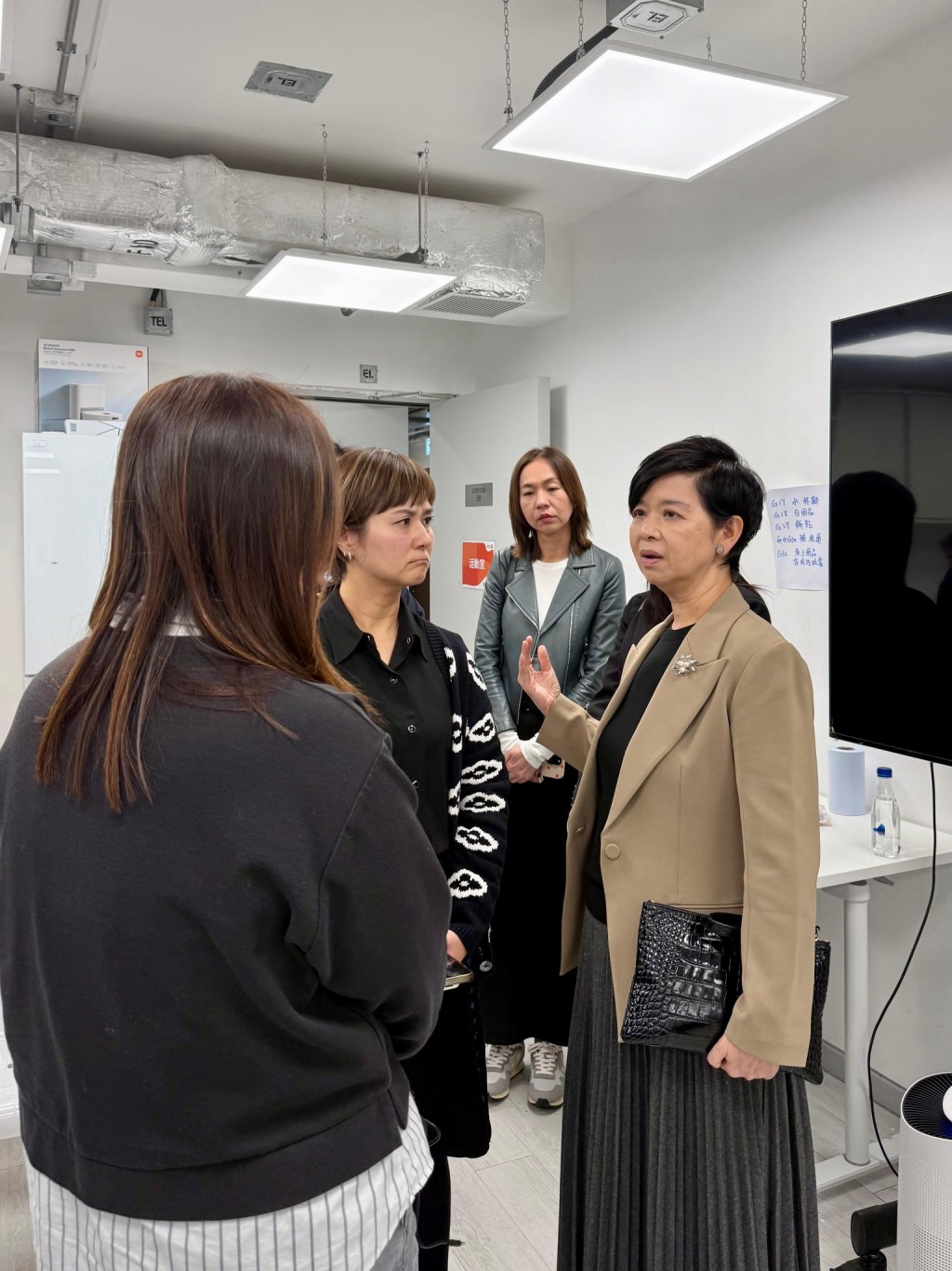 有需要居民可致電房協暫租住屋支援熱線2839 1393。