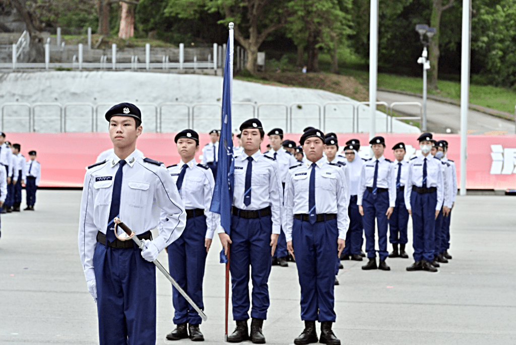 少訊會員林梓𤋮（左一）首次擔任會操指揮員。