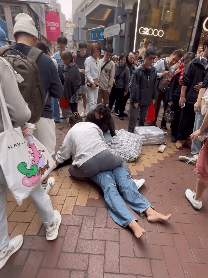 涉嫌盗窃的美国籍妇人在渣甸坊3号被制服。Threads：viann_qqchan