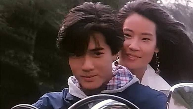 当中刘玉玲就饰演郭富城的女友Donna,默默在背后支持男友圆歌星梦。 当中刘玉玲就饰演郭富城的女友Donna,默默在背后支持男友圆歌星梦。