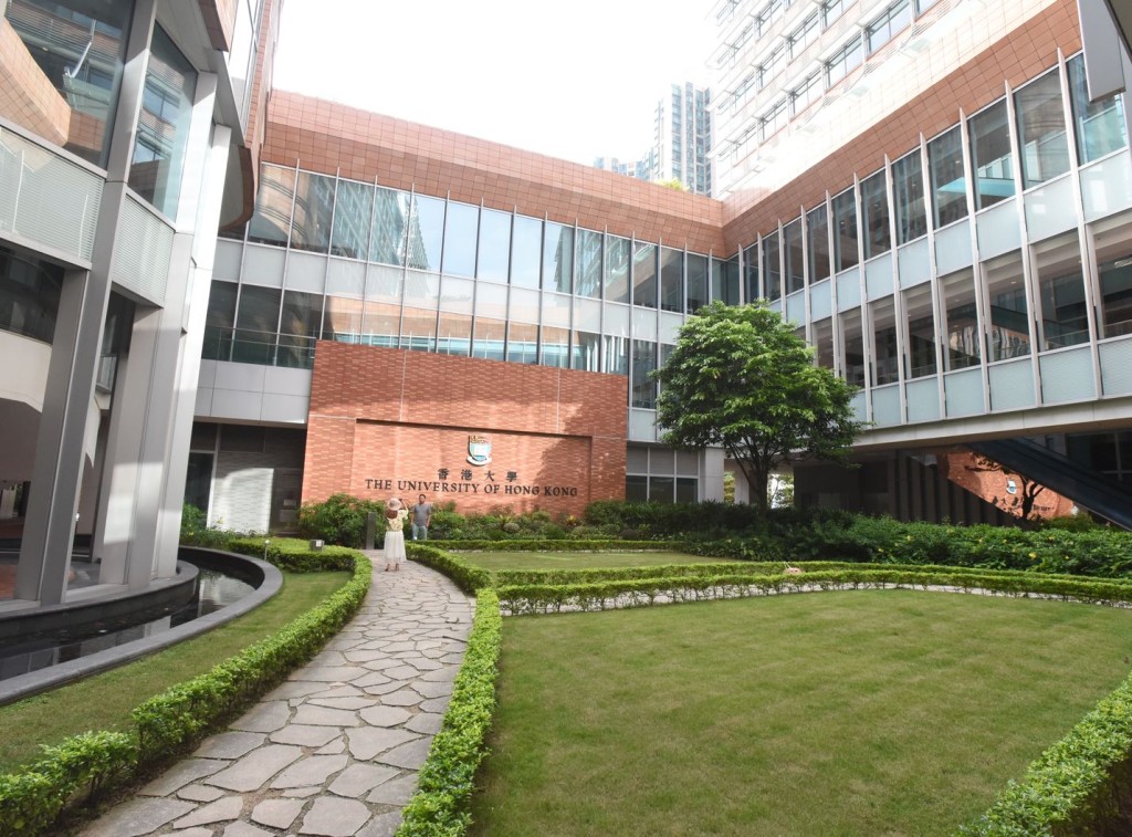 政府周日起禁止多於四人在公眾地方聚集十四天,香港大學醫生院成功申請轄免。 資料圖片