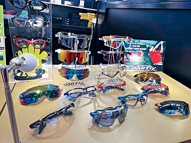 護視有限公司將於11月5至7日再度參與「香港國際眼鏡展」，並響應全運會掀起的運動熱潮，展出多款運動太陽眼鏡，期望爭取更多定單。