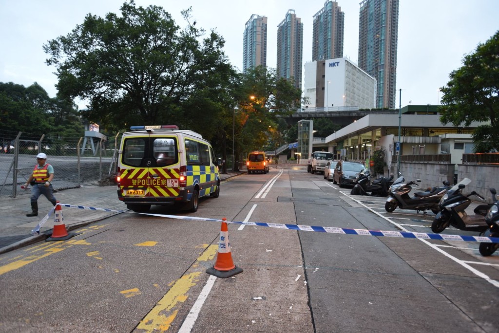長沙灣警署停車場車輛，不能轉入長順街。