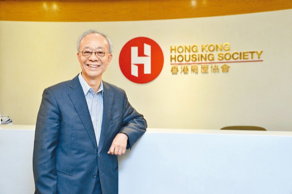 鄔滿海認為，近年公屋落成未能配合需求。
