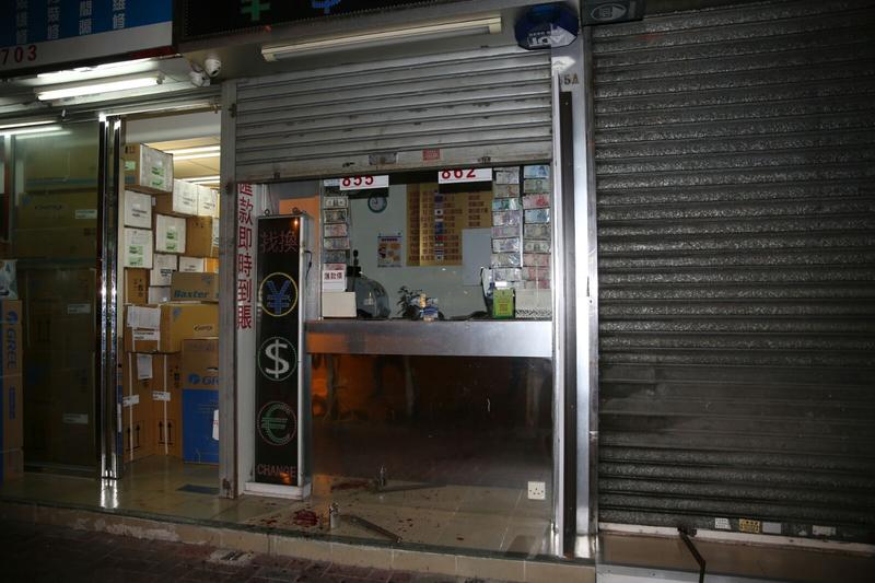 現場是大角嘴道一間小型找換店。資料圖片