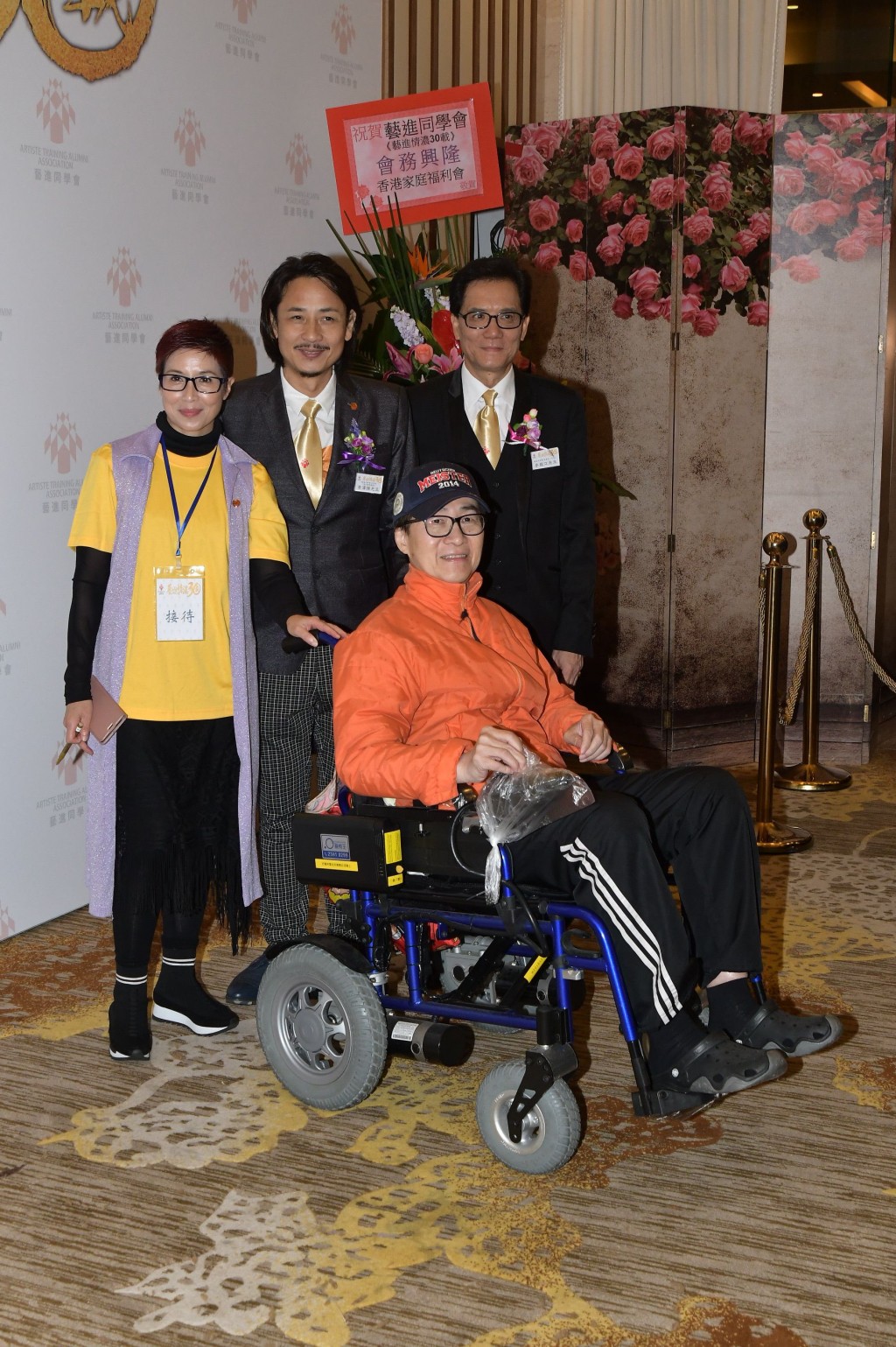 吴博君患上渐冻人症后，要坐轮椅化步。