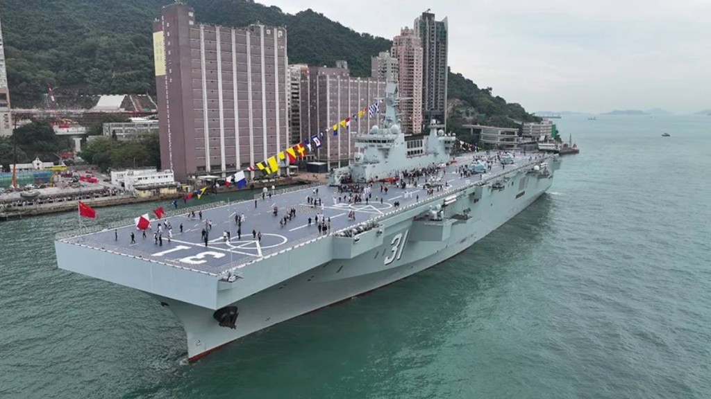 解放軍海軍未來會常態化訪港。圖為海南艦。國防部發佈