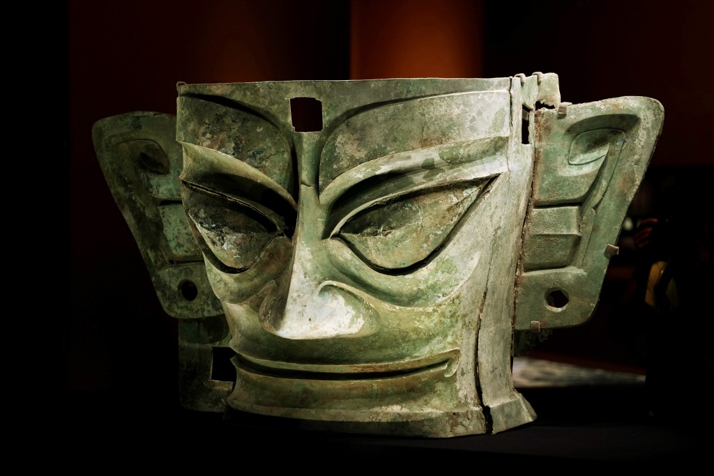 最觸目的展品，是公元前1300年青銅製「大面具」。