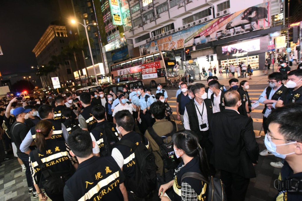 警方及入境处采取跨部门行动，巡查尖沙嘴重庆大厦。