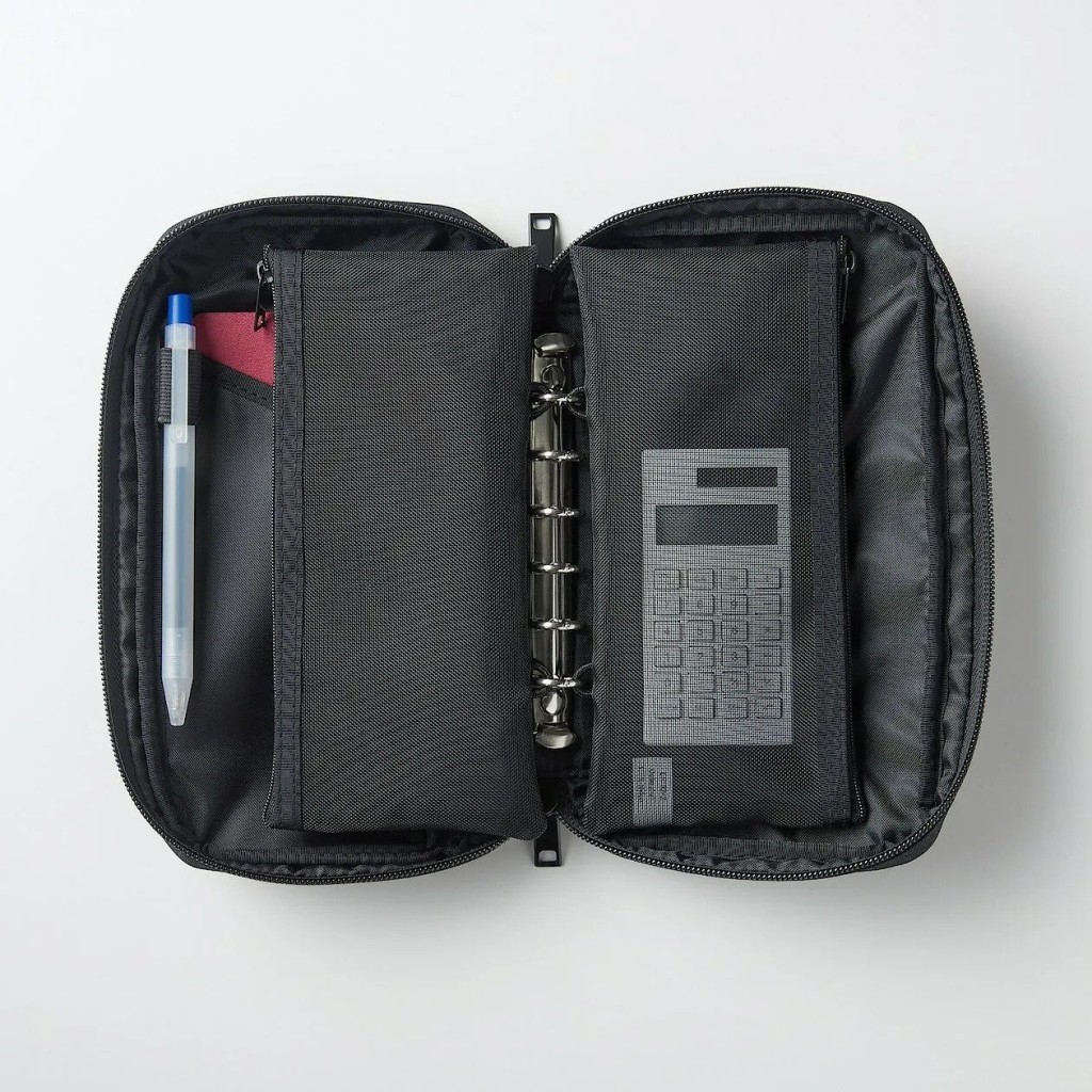 黑色证件套专用尼龙小物袋/原价$40、现售$25/M。