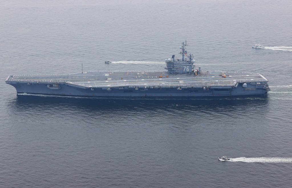 列根号航母（CVN-76）2003年入役，舰岛位处舰体右舷中后方。法新社