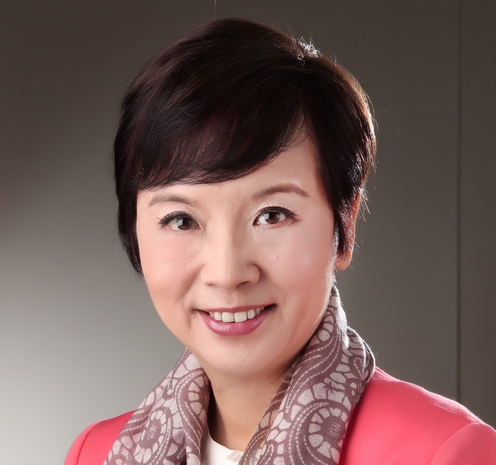 羅乃萱為多個媒體撰寫專欄。