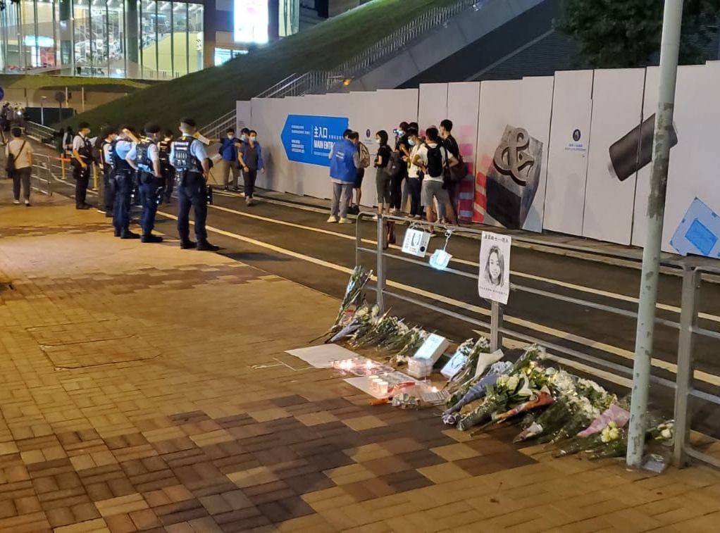 警方核實在場數名記者的身份。