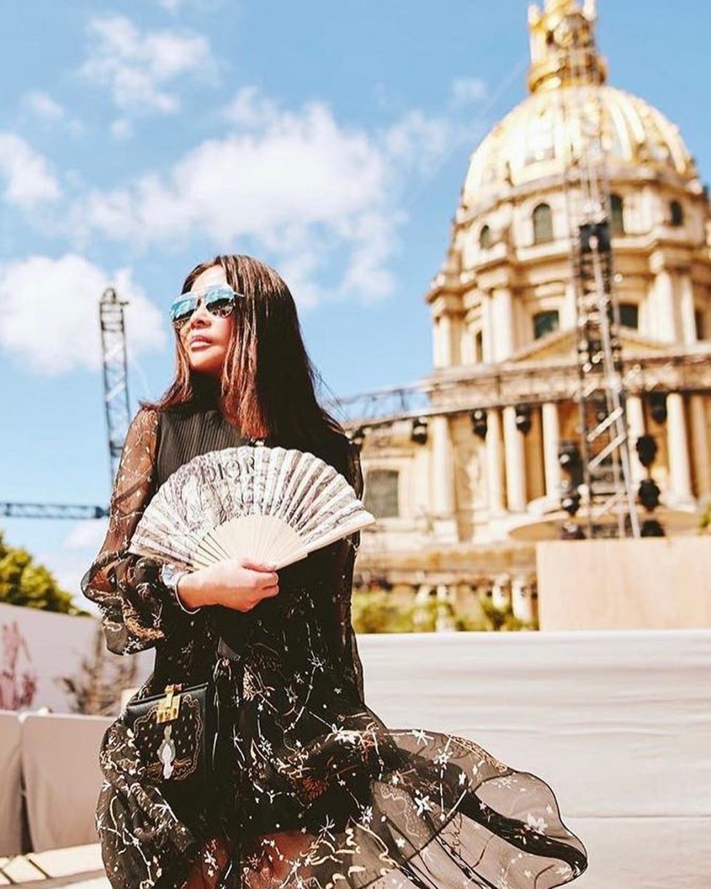 榮文蔚是中信泰富主席榮智健的侄女。 榮文蔚是中信泰富主席榮智健的侄女。