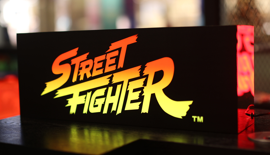 Street Fighter logo限量燈箱$439。