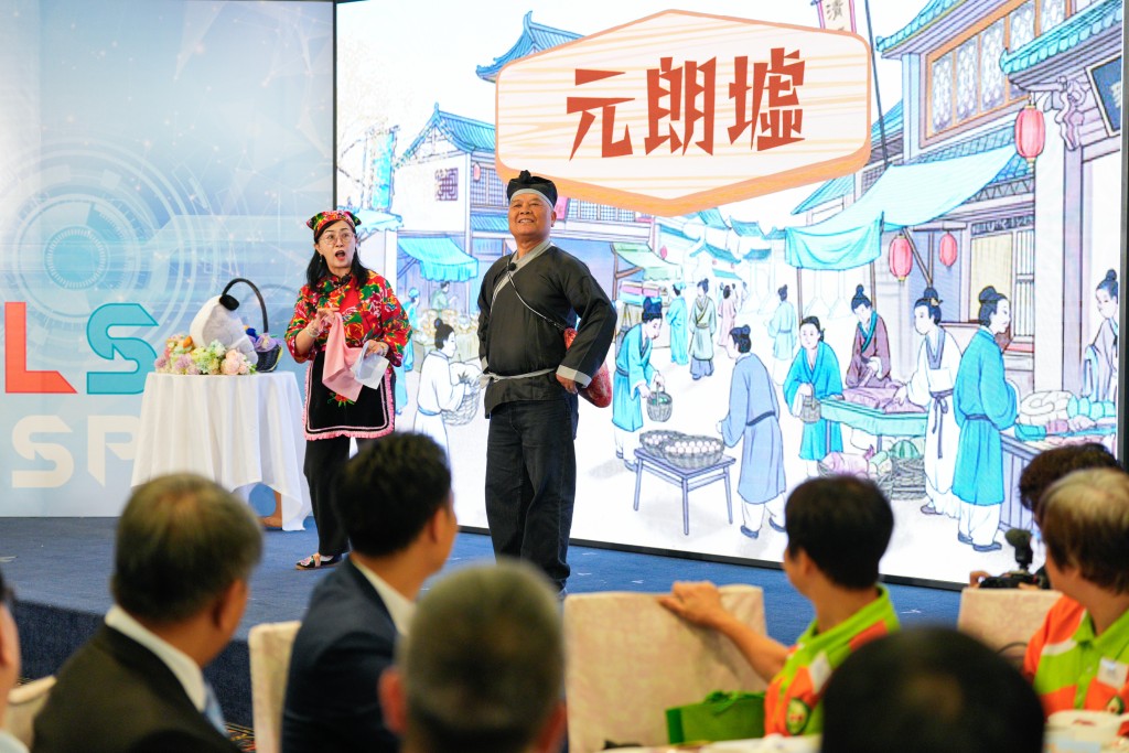 第一届耆乐警讯防骗话剧比赛冠军——元朗警区会员以话剧表演的形式，传递防骗信息，提升长者对常见诈骗手法的警觉性。