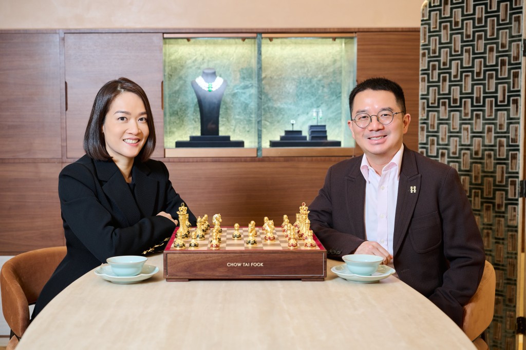 周大福珠寶集團副主席鄭志雯及鄭志恒。