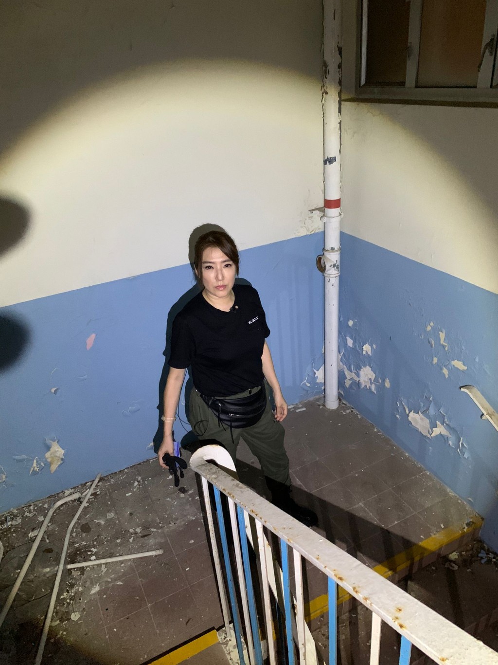 拍攝時，寶慧試過一個人去探靈，都咪話唔驚。