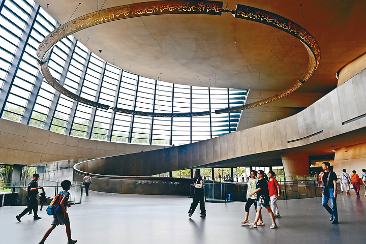 三星堆博物館新館以「堆列三星，古蜀之眼」為設計概念。