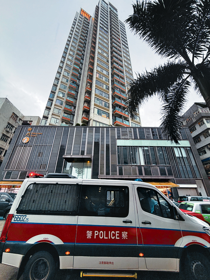 冷氣技工墮樓身亡，警方到場調查事件。