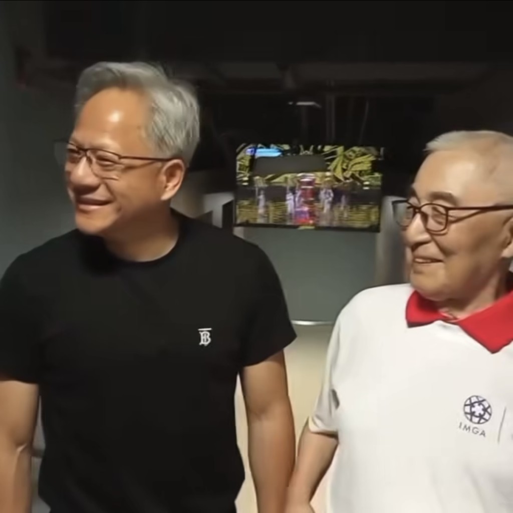 黃仁勳尷尬笑打圓場。 facebook / 張哲生 黃仁勳尷尬笑打圓場。 facebook / 張哲生