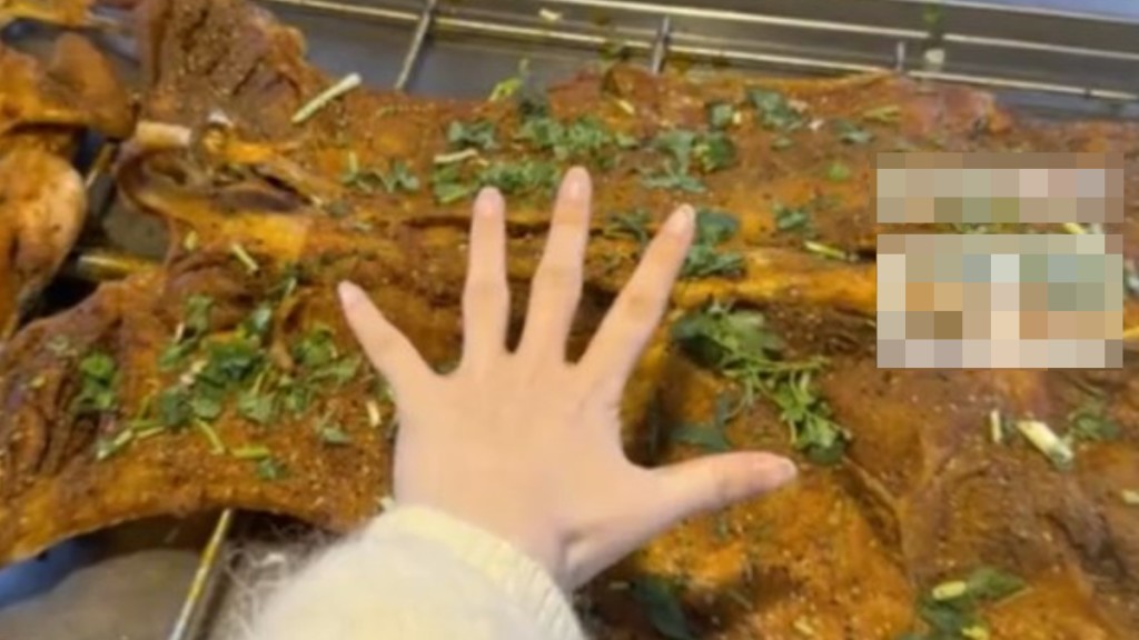 事主質疑店舖將烤羊肉有偷龍轉鳳之嫌。荔枝新聞