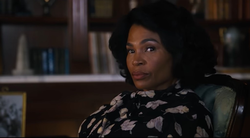 黑人女星Nia Long扮演MJ母親 Katherine Jackson。 黑人女星Nia Long扮演MJ母親 Katherine Jackson。