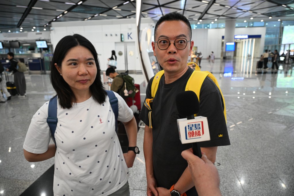 旅客黃先生表示航班可能因颱風而延誤，但相信仍能如常啟程。