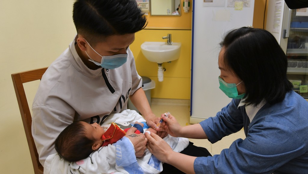 香港衛生署在2020年曾提醒市民勿因新冠疫情延遲常規疫苗接種安排。中通社