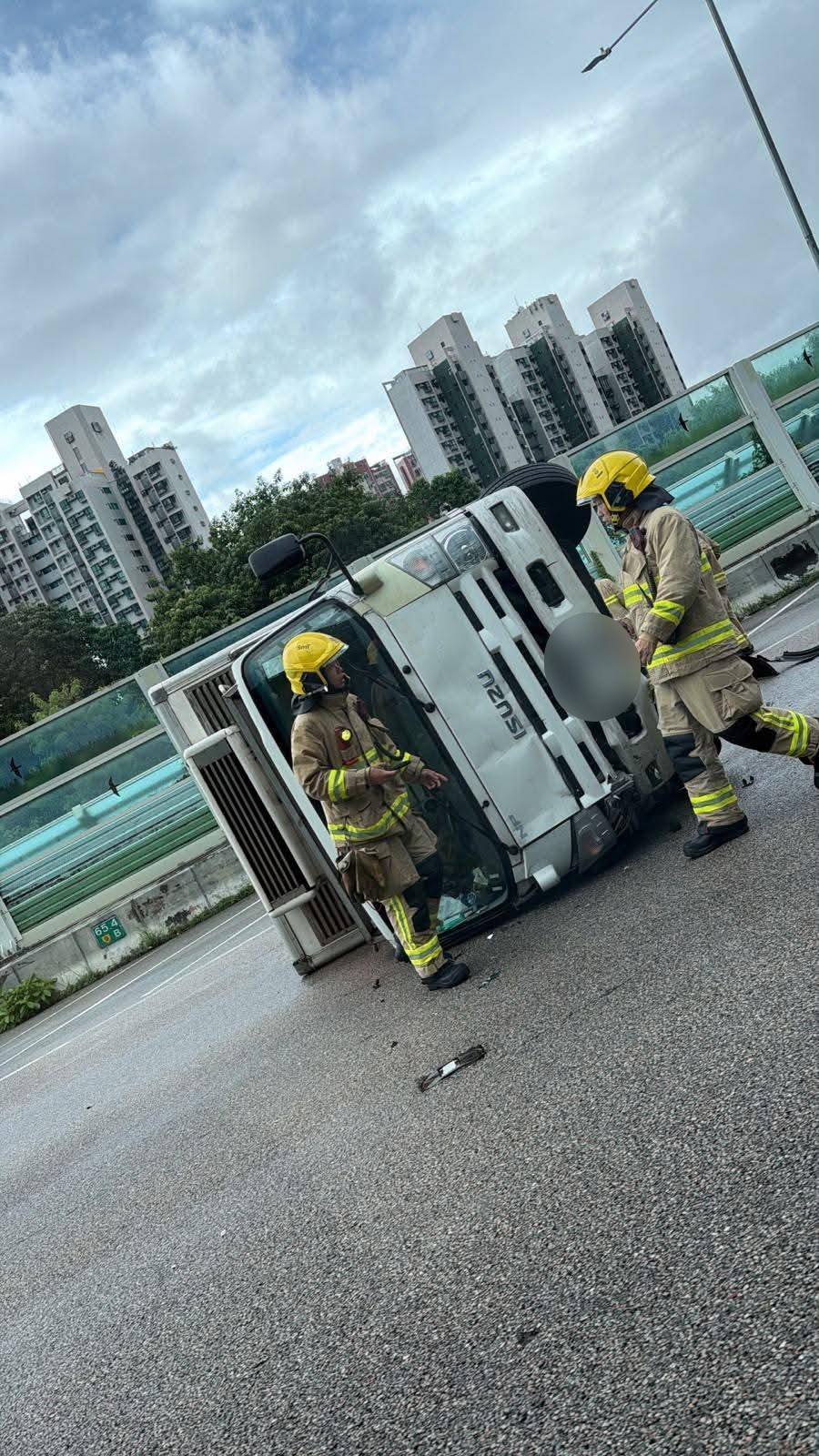 貨車翻側。網上圖片 貨車翻側。網上圖片