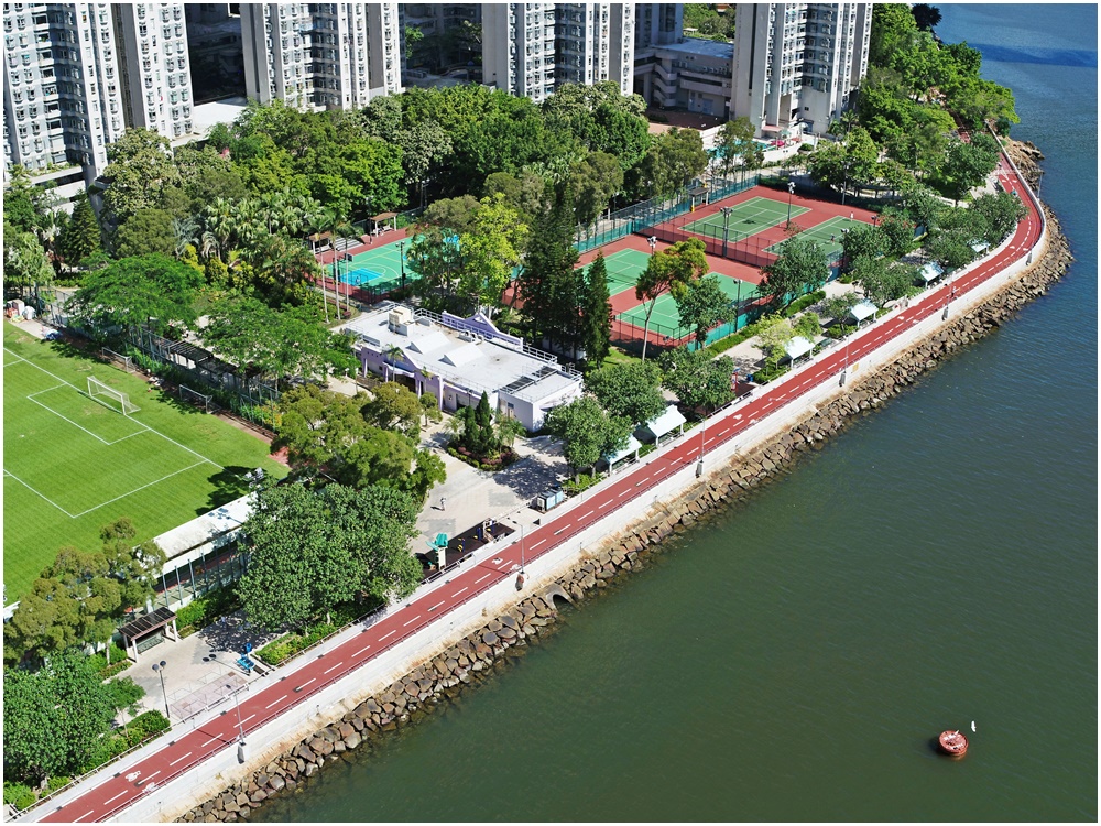 毗鄰荃灣海濱公園的單車徑。